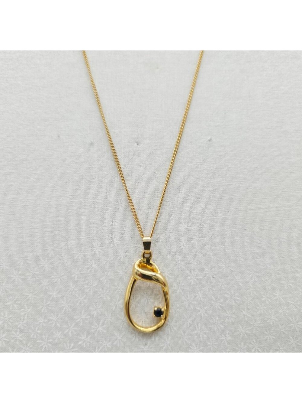 Gold-Plated Pendant Necklace With Black Accent Stone & Delicate Chain 16"